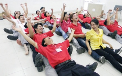 Yoga cười giúp đẩy lùi bệnh ung thư