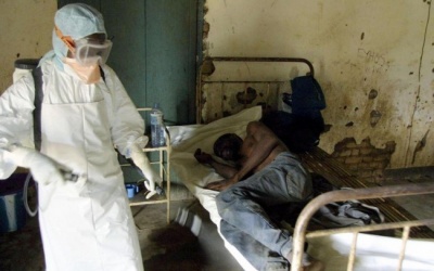 Nhân viên y tế đầu tiên của WHO nhiễm Ebola