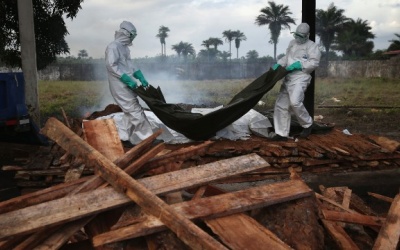 Hai nhân viên y tế Liberia xuất viện sau khi điều trị Ebola