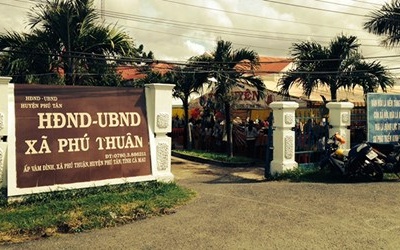 Cảnh cáo Chủ tịch UBND xã làm đám cưới cho con gái 16 tuổi