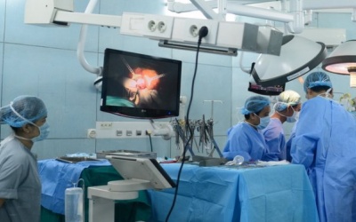 Phẫu thuật ghép gan mẹ cho con