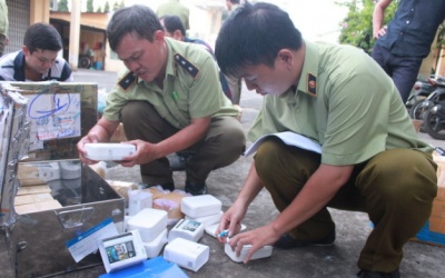 Thu giữ lô máy tính bảng, điện thoại nhập lậu