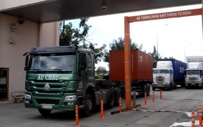 Phun khử trùng tự động ngay tại các cửa khẩu