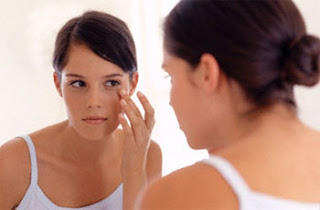 Nguy hại không ngờ từ thuốc trị  mụn trứng cá