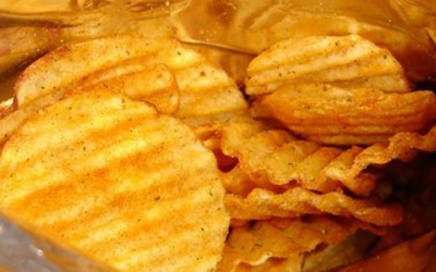 Cảnh báo mối nguy ung thư trong đồ ăn của trẻ