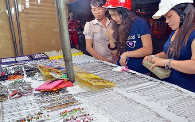 Bắt giữ lô trang sức mỹ ký Hàn Quốc độc hại