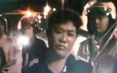 Một phụ nữ say xỉn tấn công cảnh sát giao thông