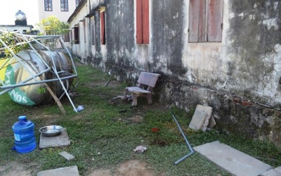 2 học sinh tử vong khi bồn chứa nước rơi trúng