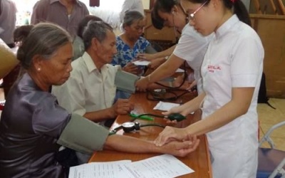 Gần 1.000 người được khám bệnh, cấp phát thuốc miễn phí