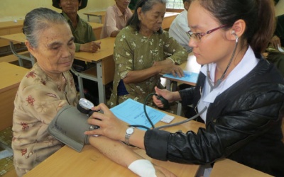 Khám, cấp thuốc miễn phí cho 600 người cao tuổi ở Đăk Nông