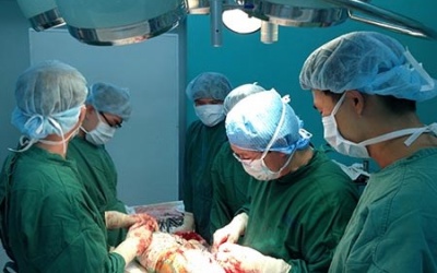 Liệt một năm, hai xương khớp háng hóa thạch