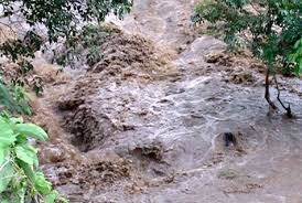 Tử vong do chui vào ống cống tránh lũ quét