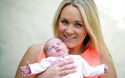 Bé gái vừa sinh ra đã mọc răng