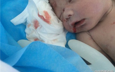 Bé sơ sinh bị ném từ tầng 4 xuống tử vong