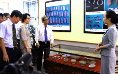 Hơn 300 tư liệu về 'Văn hóa biển đảo Khánh Hòa'