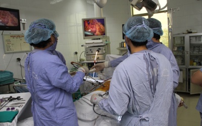 Lần đầu điều trị thành công ung thư dạ dày bằng nội soi