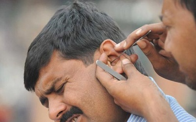 Ngoáy tai - Thói quen xấu làm hại đôi tai