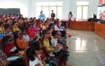 Chiếu phim 3D cho trẻ em nghèo cả nước