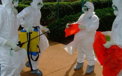 Thêm một bác sỹ Mỹ nhập viện do virus Ebola
