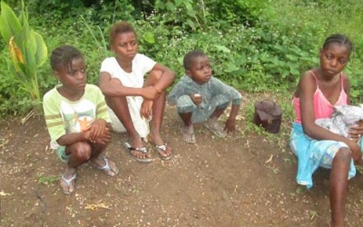 Hàng nghìn trẻ em Tây Phi mồ côi vì Ebola