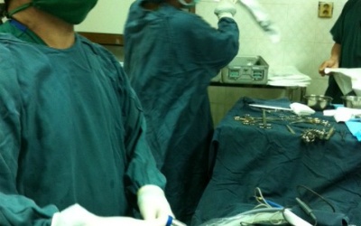 Phẫu thuật bé gái mang dạ dày đôi hiếm gặp