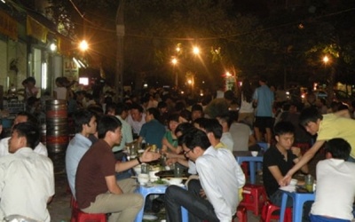 Bỏ dự thảo cấm bán bia vỉa hè