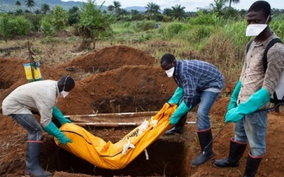 WHO cảnh báo nguy cơ Ebola ở nhân viên y tế