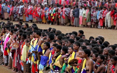 Trả tiền 'giữ ngàn vàng' cho thiếu nữ để chống HIV