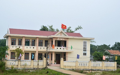 Nghi ngáo đá, bệnh nhân cướp kéo, đâm y tá ngất xỉu