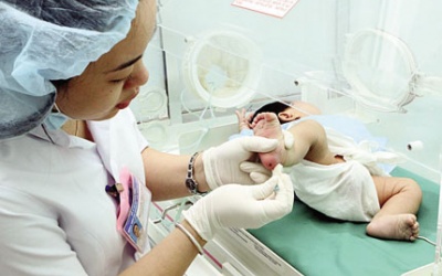 Tìm bệnh nguy hiểm qua máu gót chân