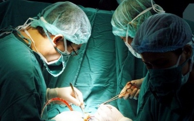 Phẫu thuật cắt thành công khối u nặng 3kg cho một sản phụ