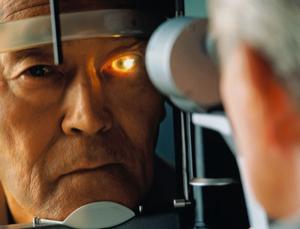 Có thể phát hiện Alzeimer qua…khám mắt?