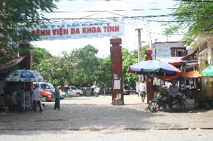 Hơn 40 công nhân bị ngộ độc sau khi ăn trưa