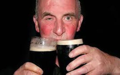 Uống rượu đỏ mặt, bắt bệnh ung thư!