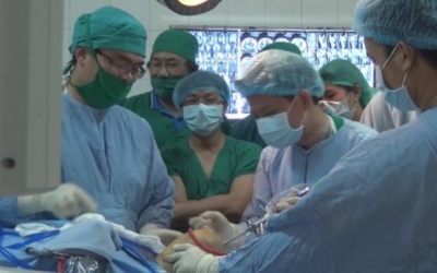 Kỳ lạ tinh hoàn 'lạc' trong ổ bụng