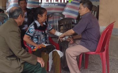 Gặp 'Thần y' chữa xương khớp tại gia