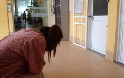 Bố mẹ 'quản' chặt nhưng con vẫn dính bầu