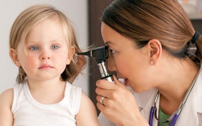 Cảnh giác với viêm tai giữa tiết dịch ở trẻ