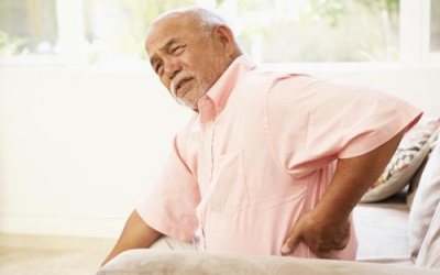 Phòng ngừa đau thần kinh tọa ở người già