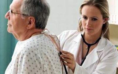 Cẩn trọng với viêm phổi ở người cao tuổi