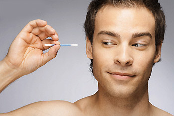 Lấy ráy tai: Cẩn thận điếc!