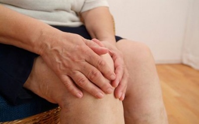 Thoái hóa khớp gối ở người cao tuổi – Phải làm sao?
