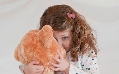 Nhút nhát là biểu hiện tự kỷ?