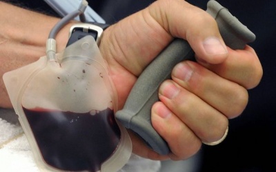 Mỹ nới lỏng lệnh cấm người đồng tính hiến máu