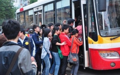 Xe bus cho nữ: Hà Nội có nhiều kẻ quấy rối tình dục?