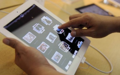 Đập vỡ iPad vì muốn về Việt Nam