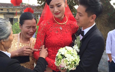 Lê Thúy khóc ròng trong ngày cưới
