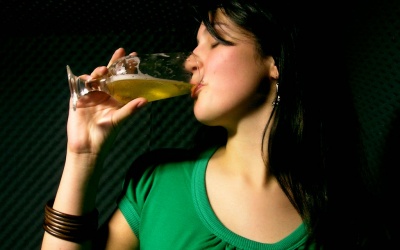 Những thói quen xấu 'có lợi' của chị em