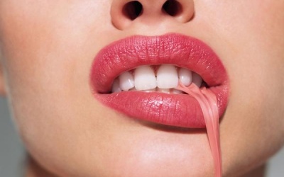 Nhai kẹo cao su có hại như thế nào?
