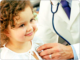 Bé gái hay đau ngực là bệnh gì?